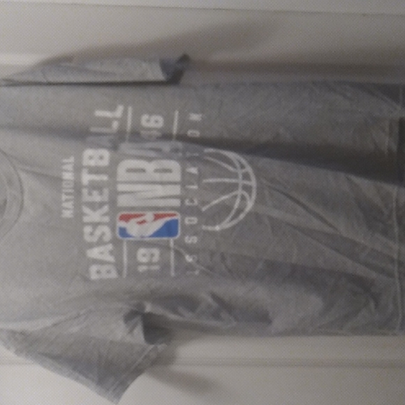 NWT NBA Grey Heather T-shirt (L) - Picture 7 of 8